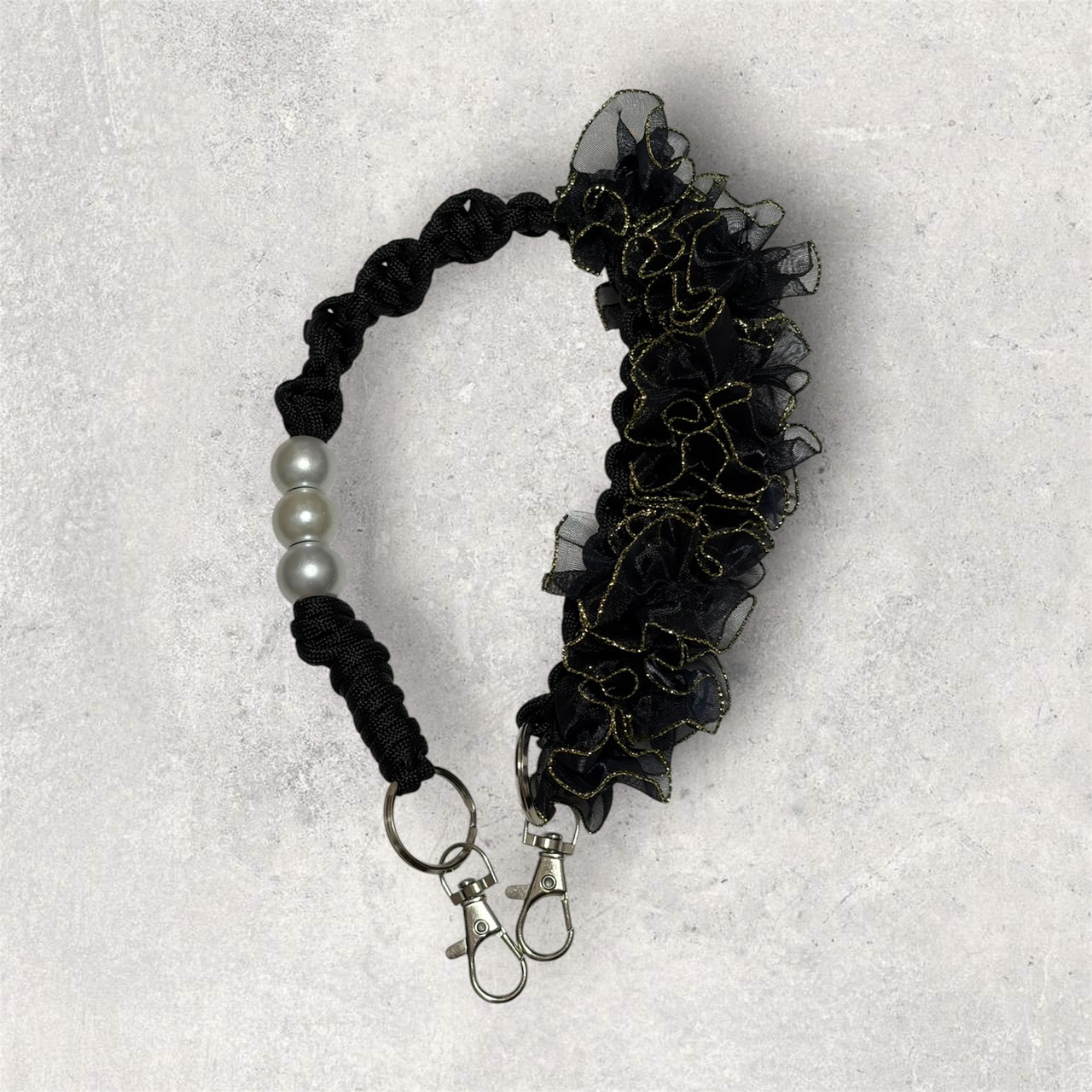 black × レース